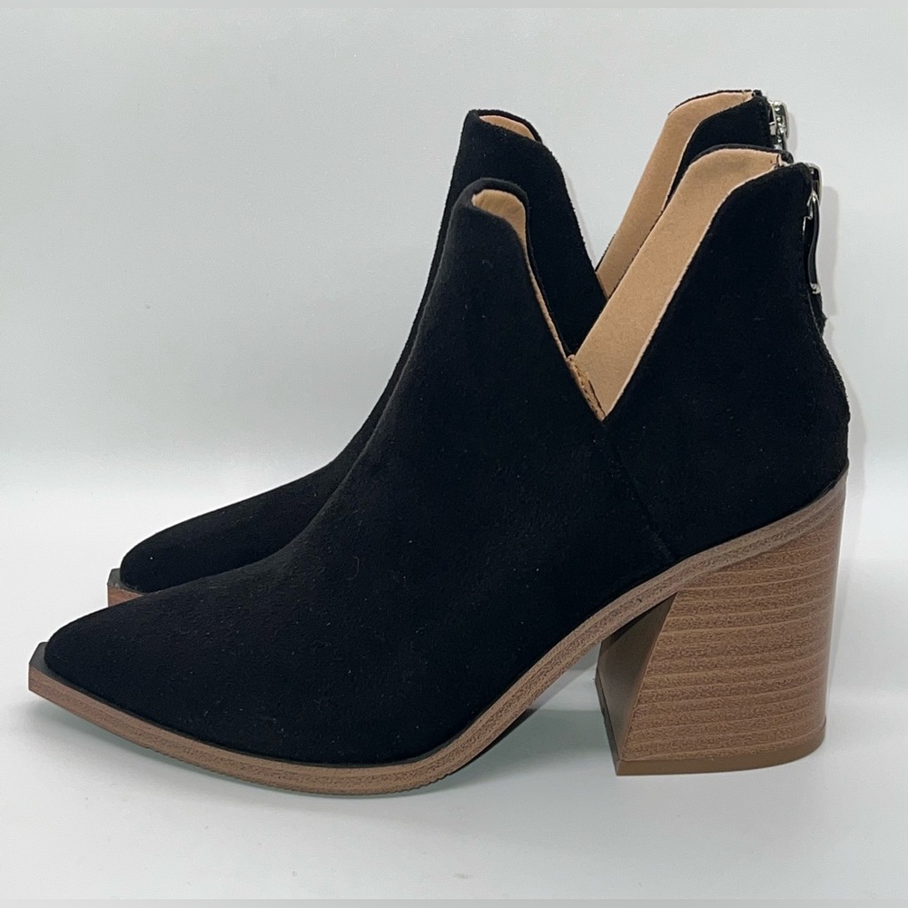 Black faux suede V-cut pointed-toe ankle boots | Size 5